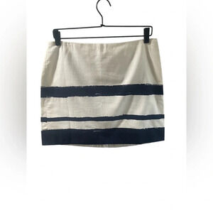 J Crew Mini Skirt, size 6, very good condition. Length approximately 16’.